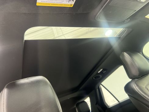 Used 2020 Ford Explorer XLT w/ Equipment Group 202A AWD/4WD image 22