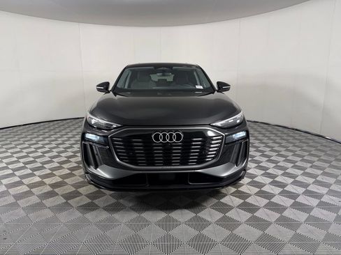 Used 2025 Audi Q6 e-tron Premium Plus w/ Premium Plus AWD/4WD image 4