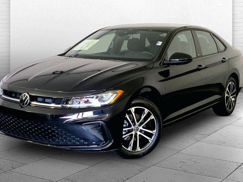 Used 2025 Volkswagen Jetta Sport FWD image 12