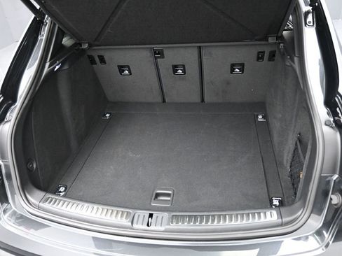 Certified 2025 Porsche Macan image 33