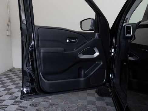 Used 2024 Nissan Frontier SV w/ SV Convenience Package RWD image 17