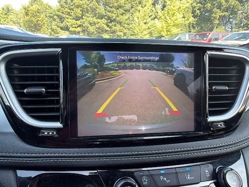 Used 2025 Chrysler Pacifica Limited FWD image 35