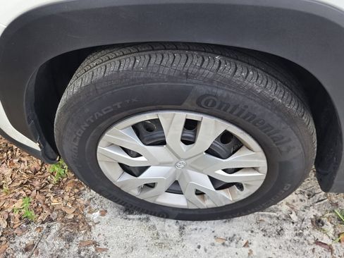 Used 2025 Toyota Corolla Cross L FWD image 11