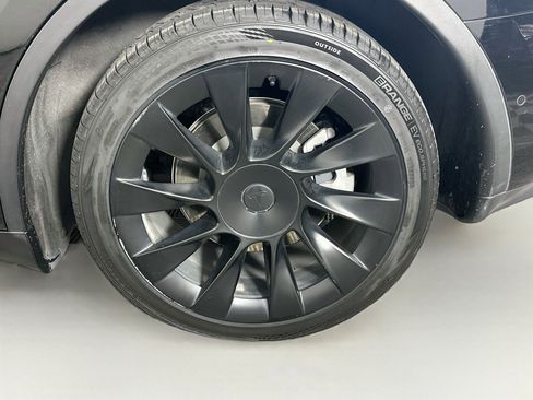 Used 2021 Tesla Model Y Long Range AWD/4WD image 11