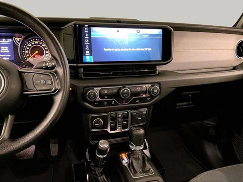 Used 2025 Jeep Gladiator Sport AWD/4WD image 6