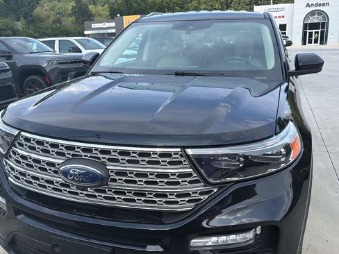 Used 2023 Ford Explorer Limited AWD/4WD image 9