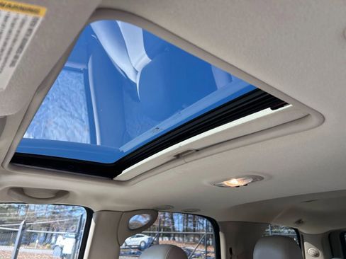 Used 2005 GMC Yukon SLT w/ SLT Preferred Equipment Group image 17