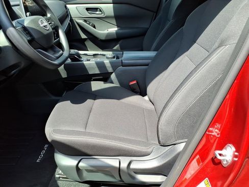 Used 2025 Nissan Rogue S image 11