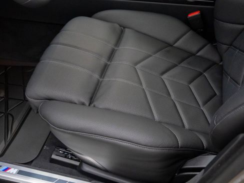 New 2026 BMW 750e xDrive w/ Executive Package image 18