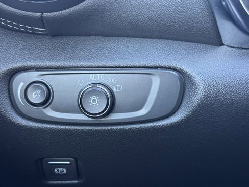 Used 2025 Chevrolet Blazer LT image 22