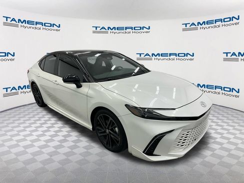Used 2025 Toyota Camry XSE FWD image 7