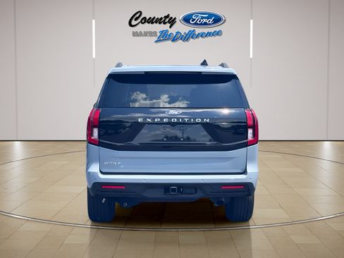Used 2025 Ford Expedition Active RWD image 21