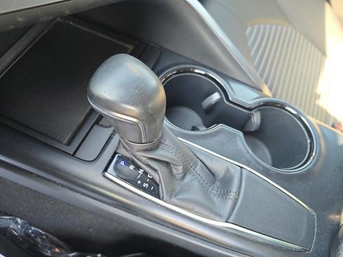 Used 2018 Toyota Camry SE FWD image 17