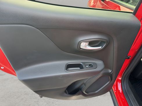 Used 2023 Jeep Renegade Trailhawk AWD/4WD image 14
