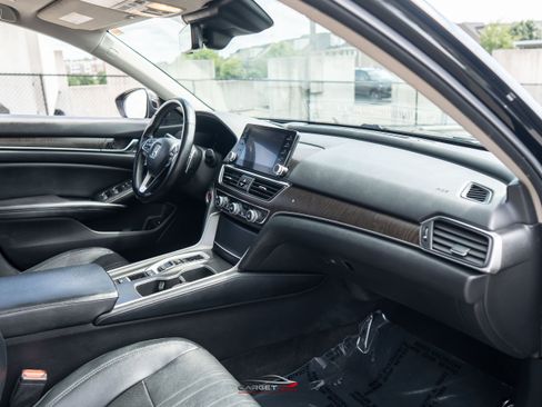 Used 2018 Honda Accord Touring image 15