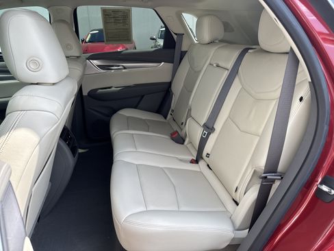 Used 2021 Cadillac XT5 Premium Luxury w/ LPO, Floor Liner Package FWD image 18