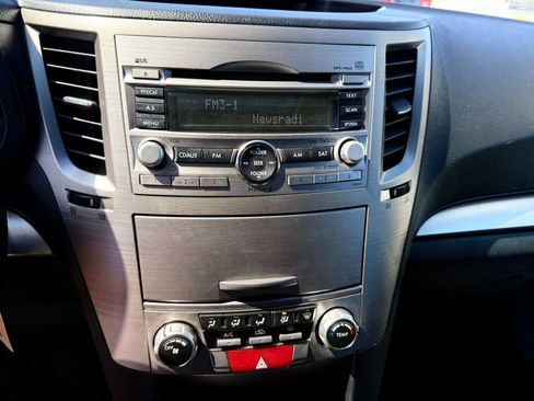 Used 2010 Subaru Outback 2.5i Premium AWD/4WD image 12