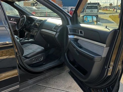 Used 2017 Ford Explorer XLT w/ Equipment Group 202A image 12