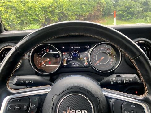 Used 2021 Jeep Wrangler Unlimited Sahara AWD/4WD image 21