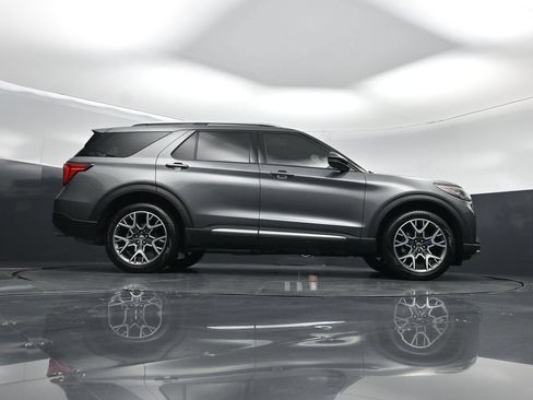 Certified 2025 Ford Explorer Platinum w/ Ultimate Package AWD/4WD image 50