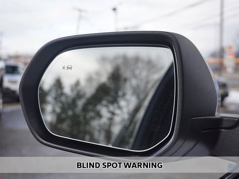 Used 2025 Buick Enclave Preferred w/ Power Package image 7