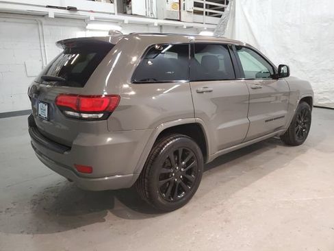 Used 2019 Jeep Grand Cherokee Altitude AWD/4WD image 6
