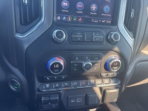 Used 2022 GMC Sierra 2500 Denali w/ Denali Ultimate Package image 9