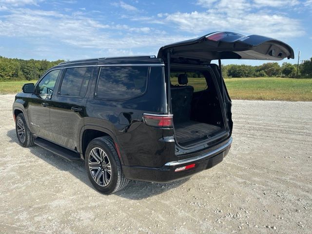 Used 2025 Jeep Wagoneer Series II AWD/4WD image 4
