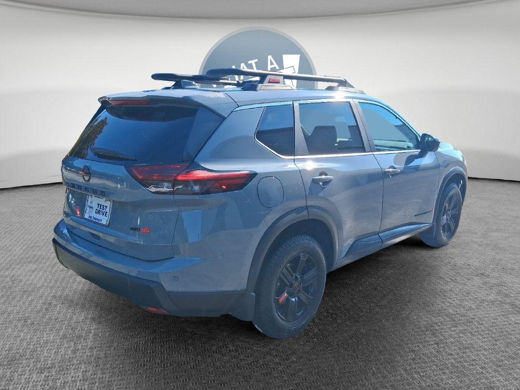 Used 2025 Nissan Rogue SV AWD/4WD image 3