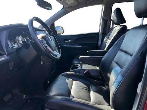 Used 2015 Toyota Sienna SE image 10