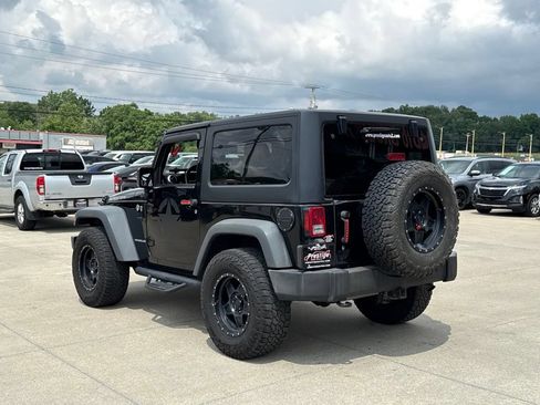 Used 2016 Jeep Wrangler Rubicon w/ Power Convenience Group AWD/4WD image 4