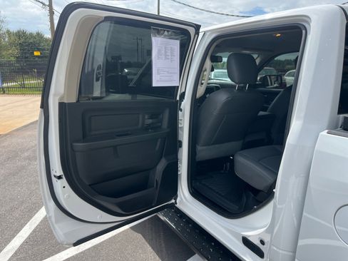 Used 2020 RAM 1500 Tradesman w/ Chrome Appearance Group image 18