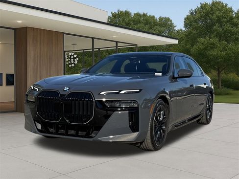 Used 2025 BMW 740i w/ Premium Package image 2