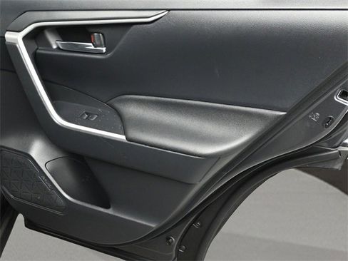 Used 2022 Toyota RAV4 SE image 16