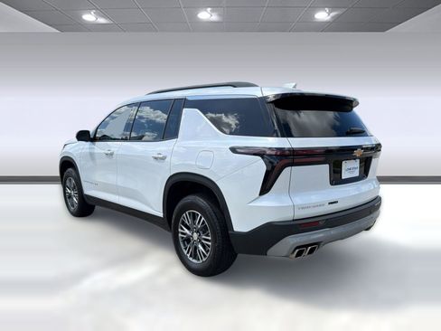 Certified 2024 Chevrolet Traverse LT FWD image 3