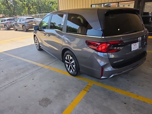 Used 2025 Honda Odyssey EX-L image 8