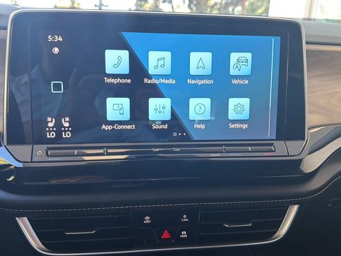 Certified 2024 Volkswagen Atlas SE FWD image 22