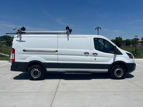 Used 2018 Ford Transit 250 148 Low Roof RWD image 2