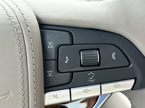 Used 2023 Cadillac Escalade ESV Sport Platinum w/ LPO, ONYX Package image 40