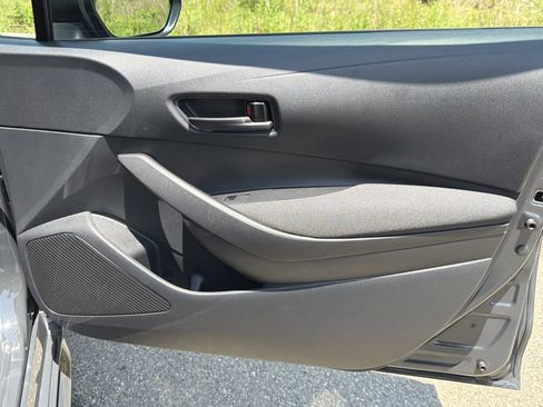 Used 2025 Toyota Corolla LE FWD image 14