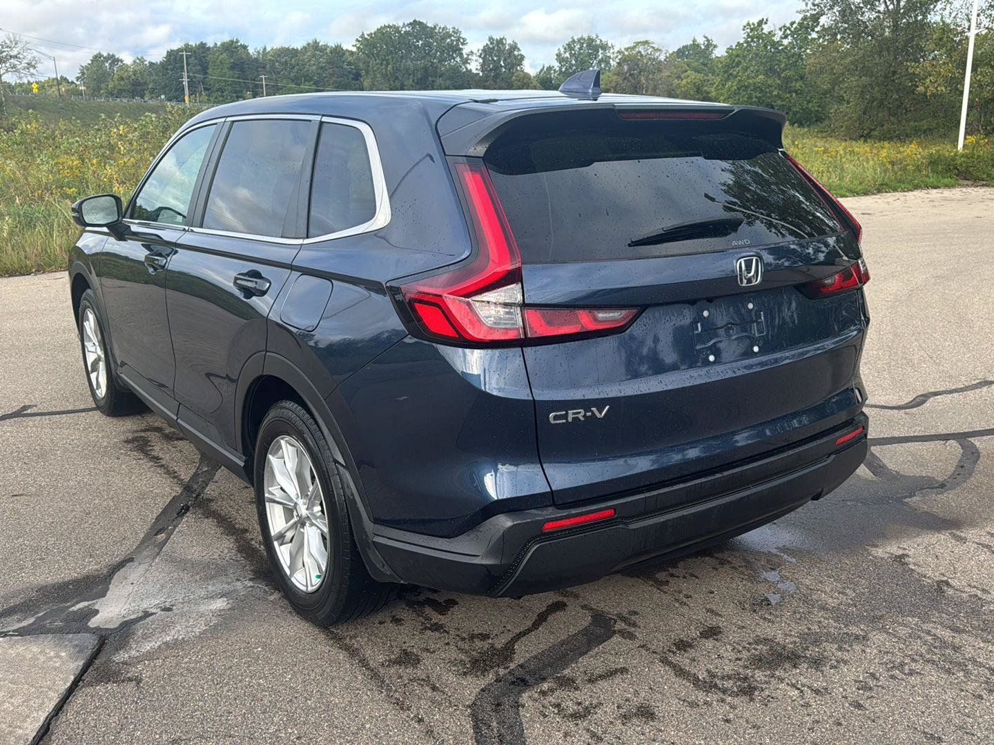Used 2024 Honda CR-V EX image 3