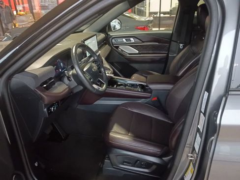 Used 2025 Ford Explorer Platinum w/ LUX Leather Package image 4