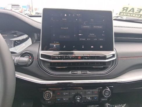 Used 2025 Jeep Compass Trailhawk image 20