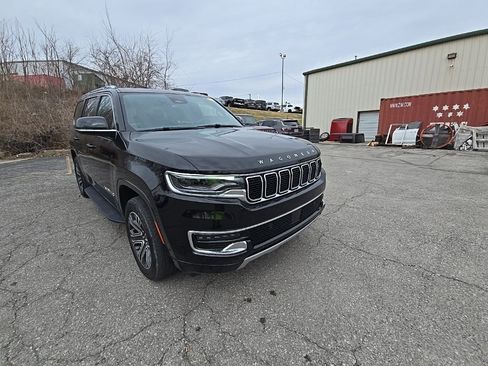 Used 2024 Jeep Wagoneer Series II image 11