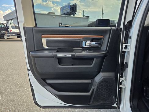 Used 2018 RAM 1500 Laramie RWD image 36