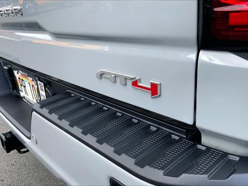 Used 2024 GMC Sierra 1500 AT4 w/ Technology Package AWD/4WD image 7