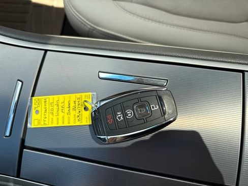 Used 2019 Lincoln MKZ Reserve FWD image 9