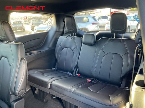 New 2026 Chrysler Pacifica Select image 22