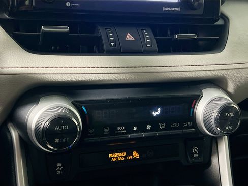 Used 2021 Toyota RAV4 XLE Premium image 26