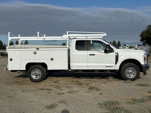 New 2025 Ford F350 XL w/ XL Chrome Package image 3